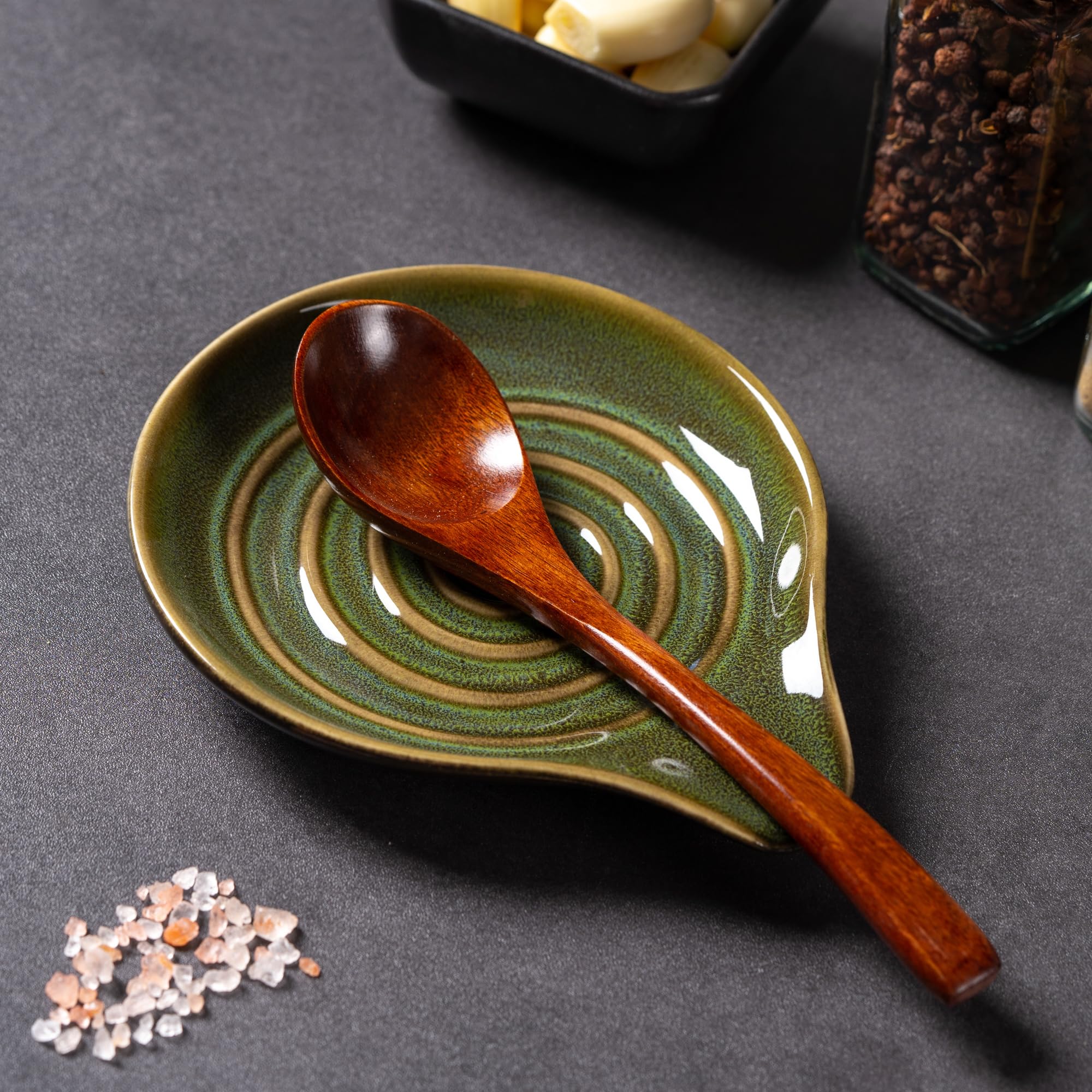 Handmade glaze gives each Caigmo spoon rest a unique, gift-worthy look.
