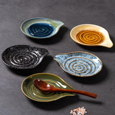 Caigmo spoon rest is heat resistant for safe stove-top placement.