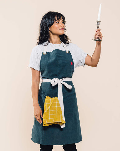 Caldo linen kitchen apron spruce fabric texture soft breathable wear