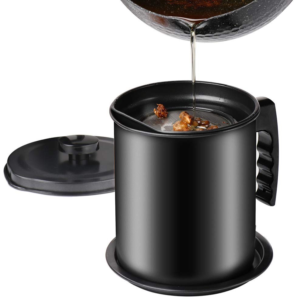 Cambom bacon grease container with lid keeps oil protected from dust.