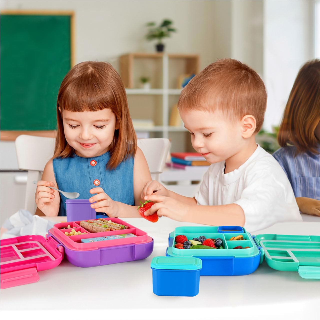 Caperci Bento Box for Kids Jungle Green/Blue color adds a playful lunchtime vibe.