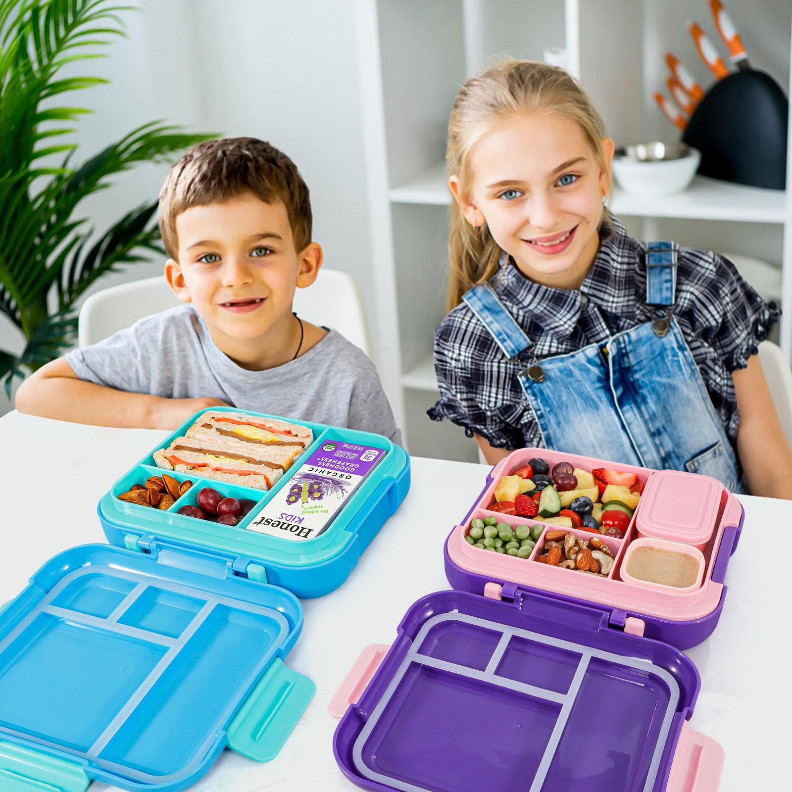 Caperci Bento Box features portable handle for small hands.