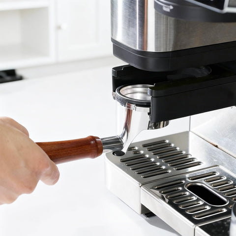 CAPFEI bottomless portafilter cleans easily with no dead corners.