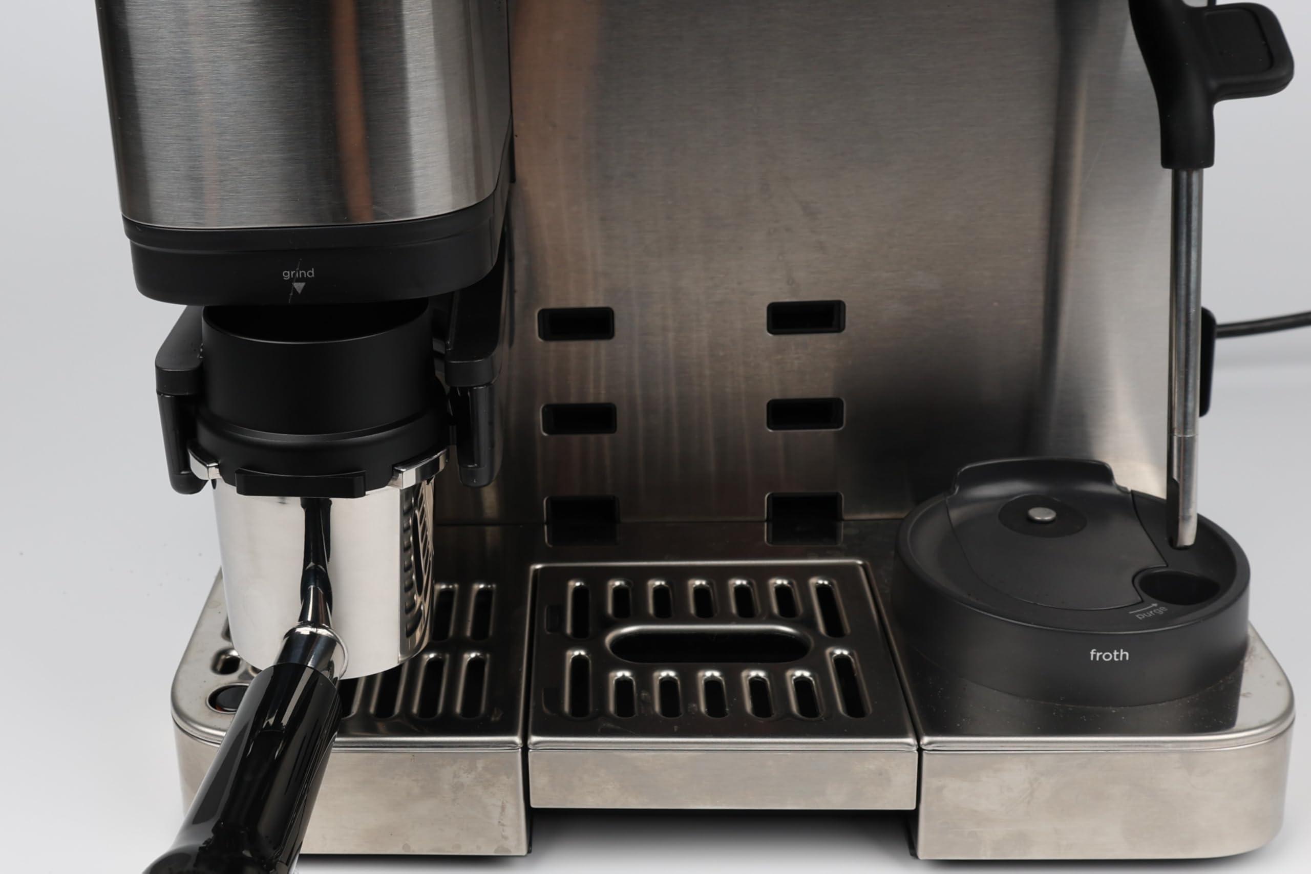 CAPFEI secure-fit funnel on Ninja Luxe for easy attachment and stable operation.