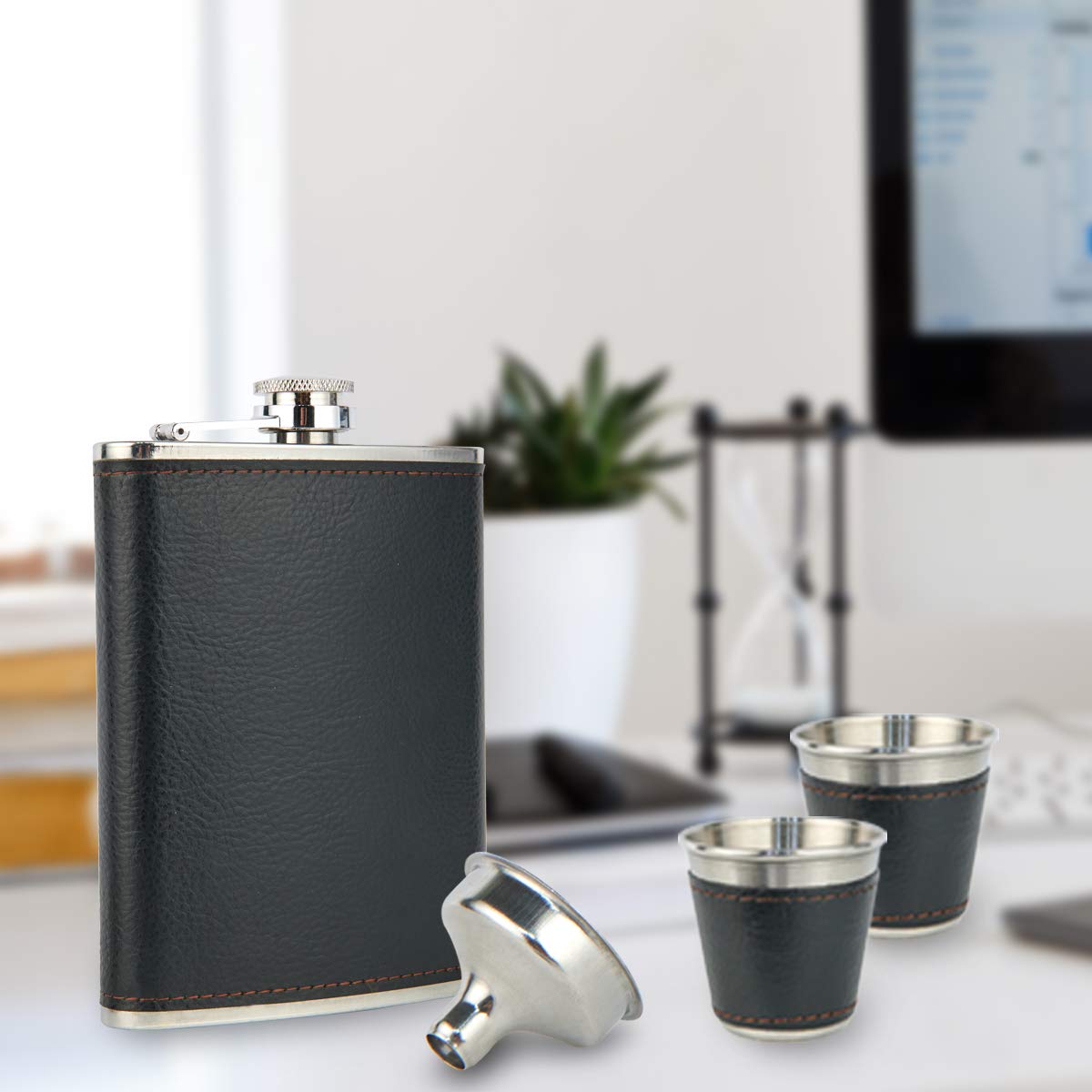 CARLOTA black leather cover adds grip and warmth in cold weather.