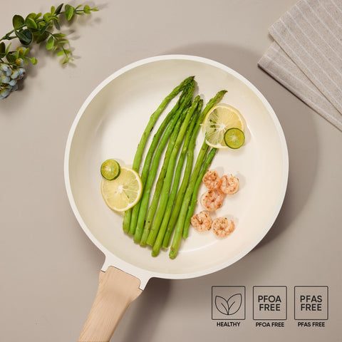 CAROTE 2-qt saucepan with lid for delicate reductions and sauces.