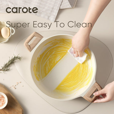 CAROTE durable die-cast stock pot with 5mm coating.
