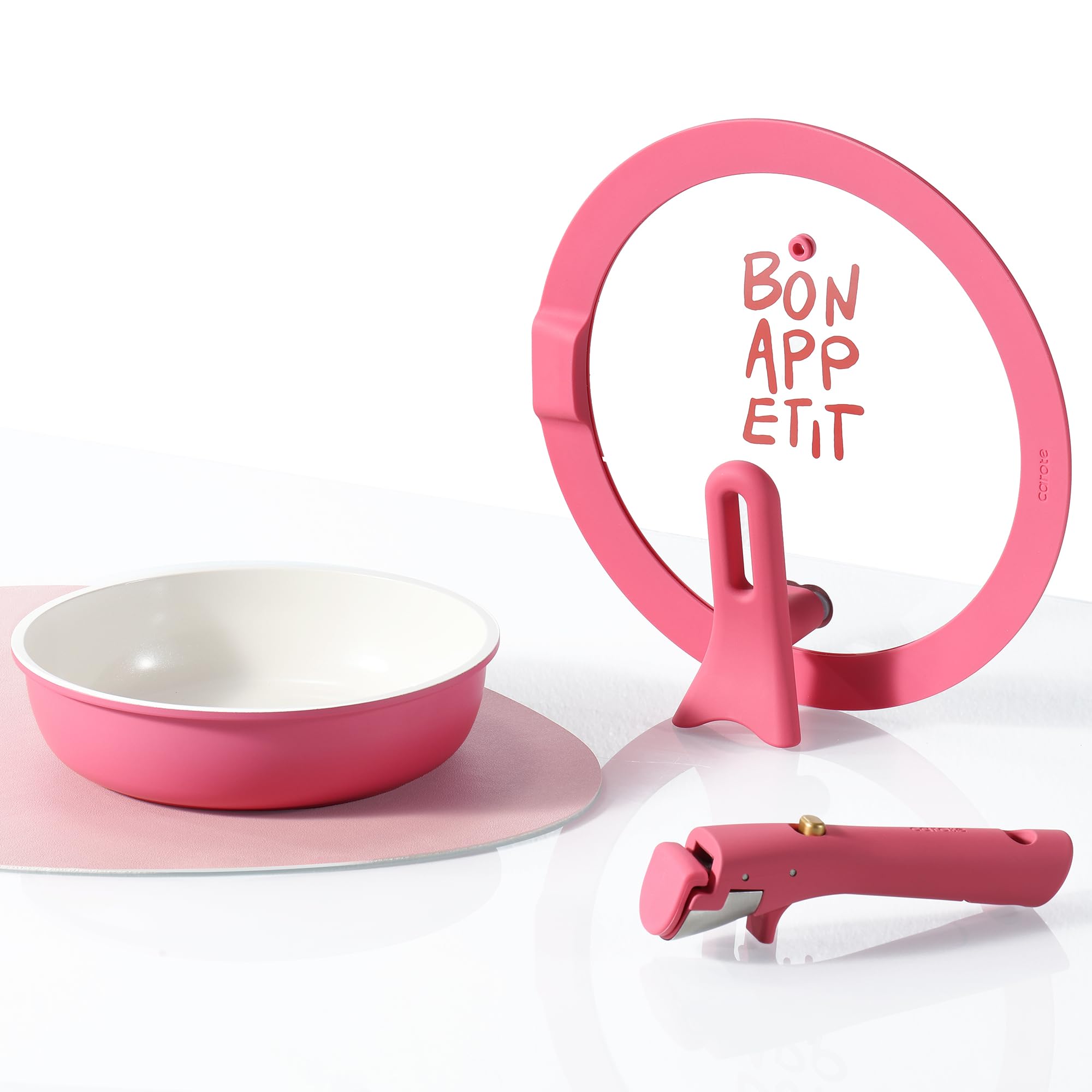 CAROTE 8-inch frying pan in pink with nonstick surface for quick sautéing.