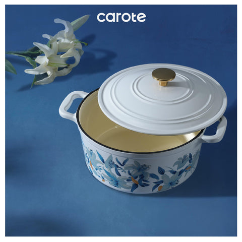 CAROTE cotton potholders with floral design protect hands during hot pot handling.