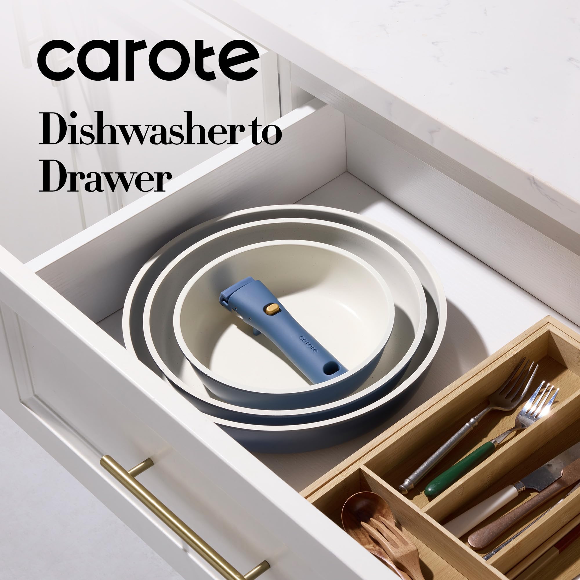 CAROTE detachable-handle attachment demonstrates secure grip for easy transfers.