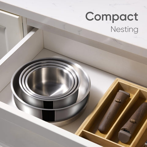 CAROTE detachable-handle set converting cookware into serving pieces.