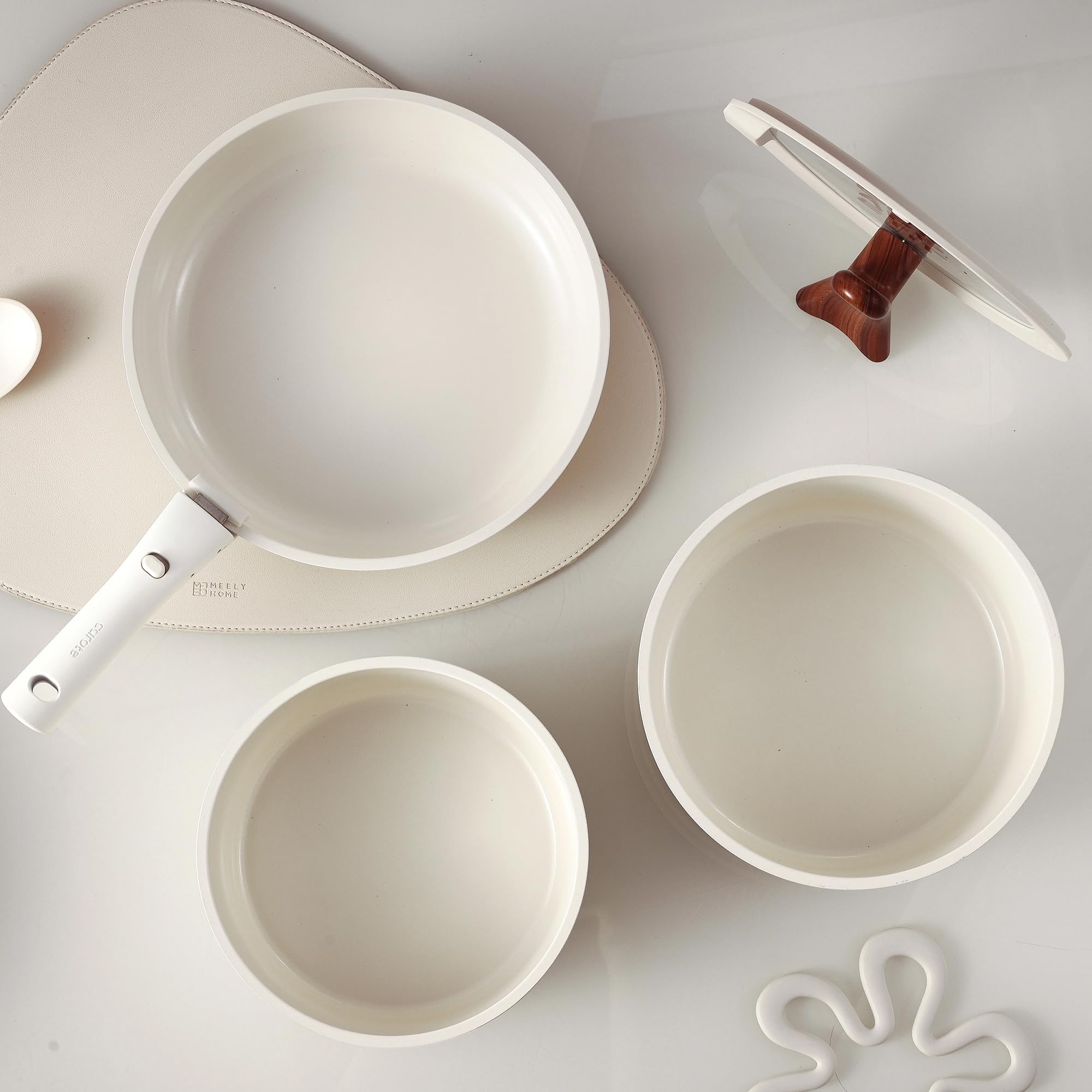 Carote detachable handle enables compact storage and multiple heat sources