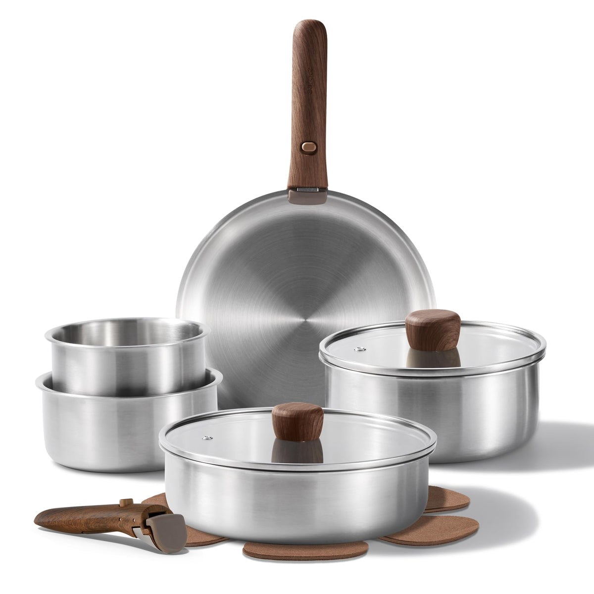 CAROTE detachable-handles cookware showing space-saving flexibility for small kitchens