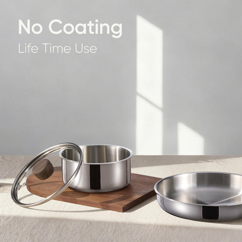 CAROTE mirror-polished stainless steel with rivet-free interior for easy cleaning.