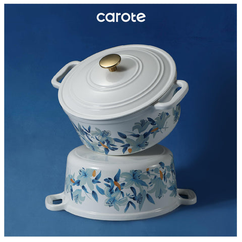CAROTE floral oven gloves provide comfortable grip during cooking.