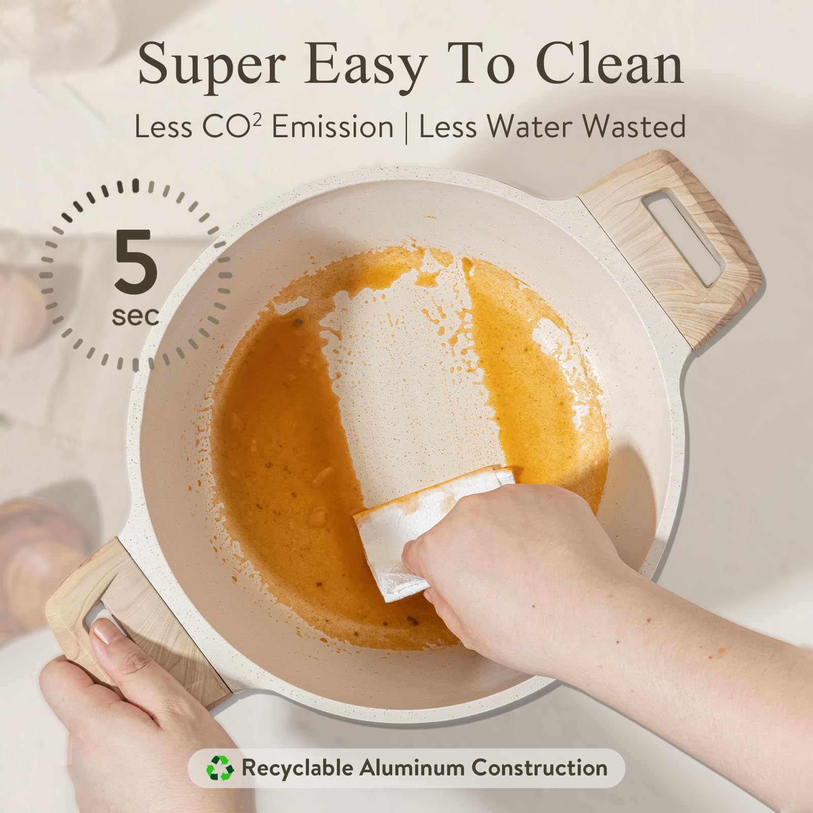 CAROTE saucepan with lid in use for simmering and heat retention