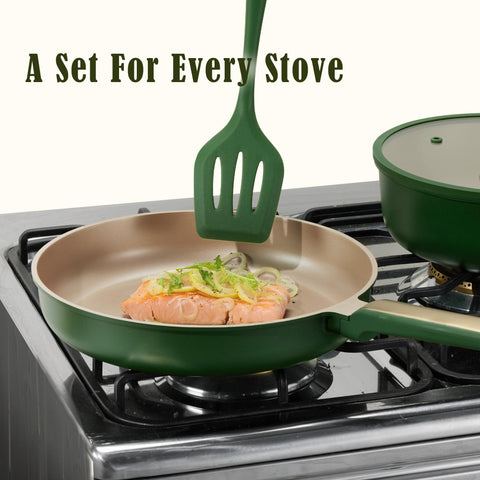 CAROTE silicone spatula included for mess-free flipping and stirring