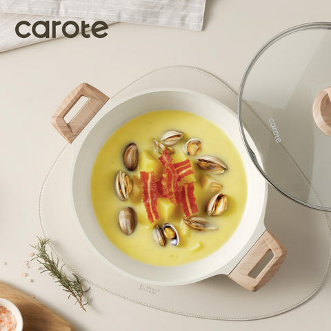 CAROTE pot with lid and secure handle design.