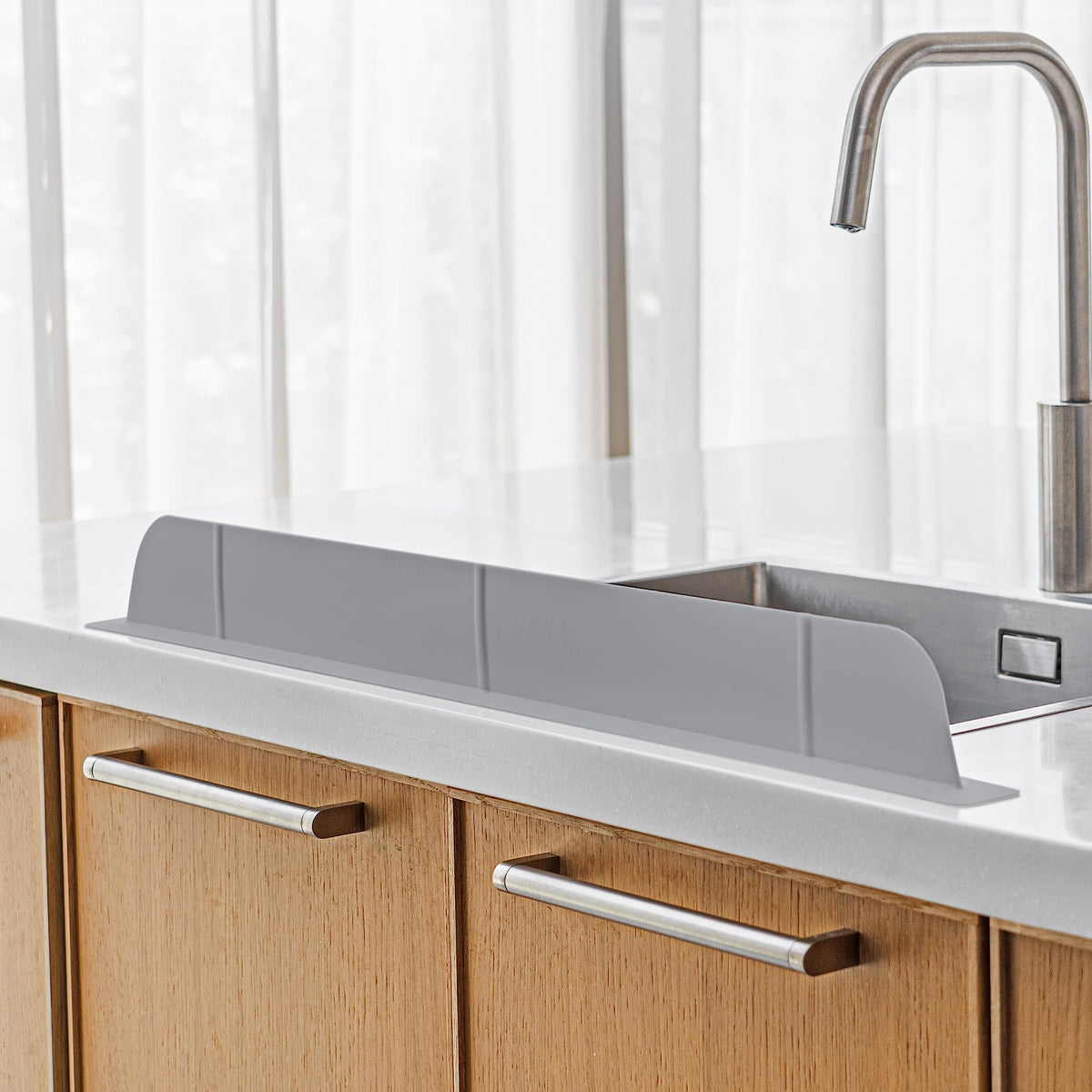 Casa Starlet 30in splash guard packaging highlights modern design