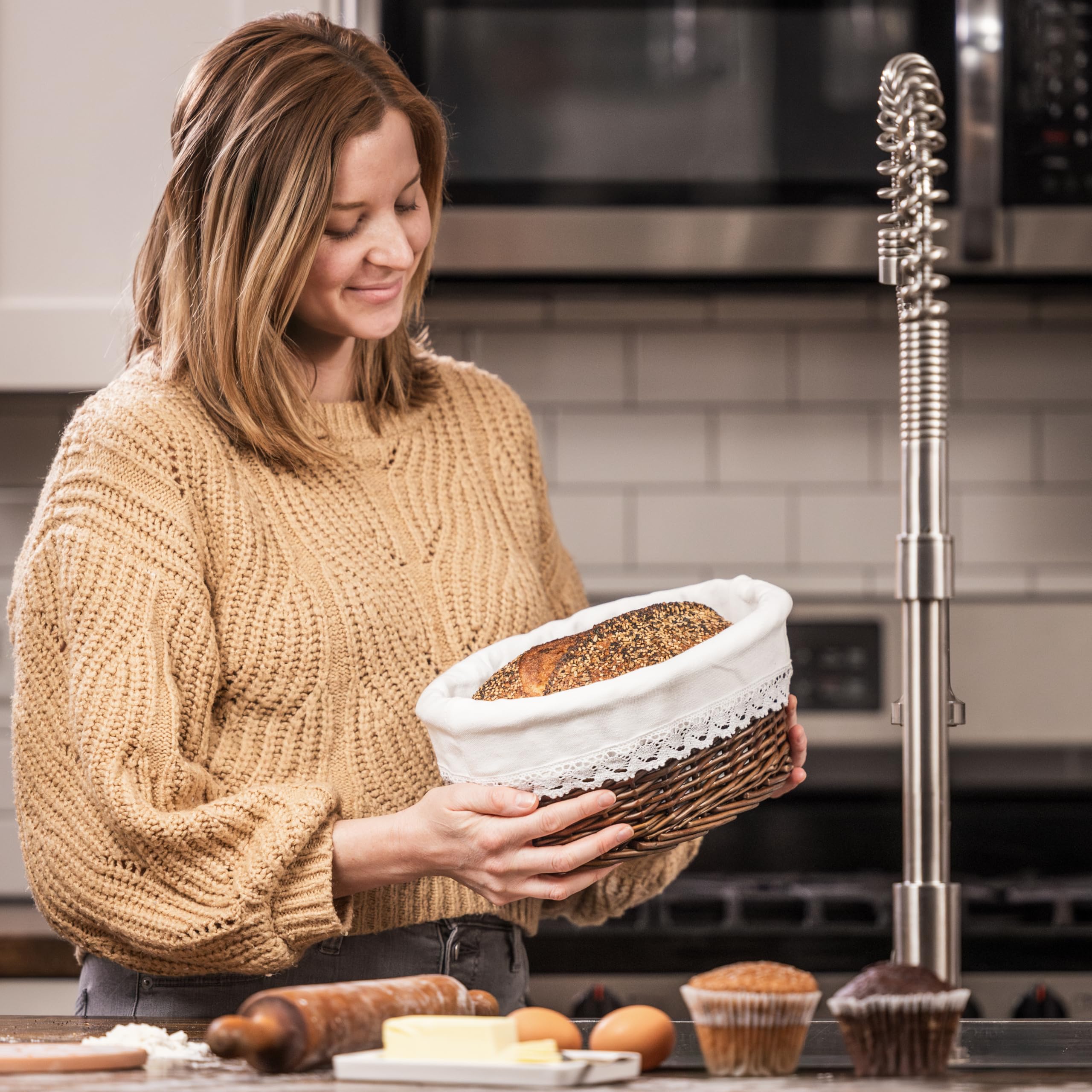 CASADEMA bread basket lid keeps warmth and moisture in.