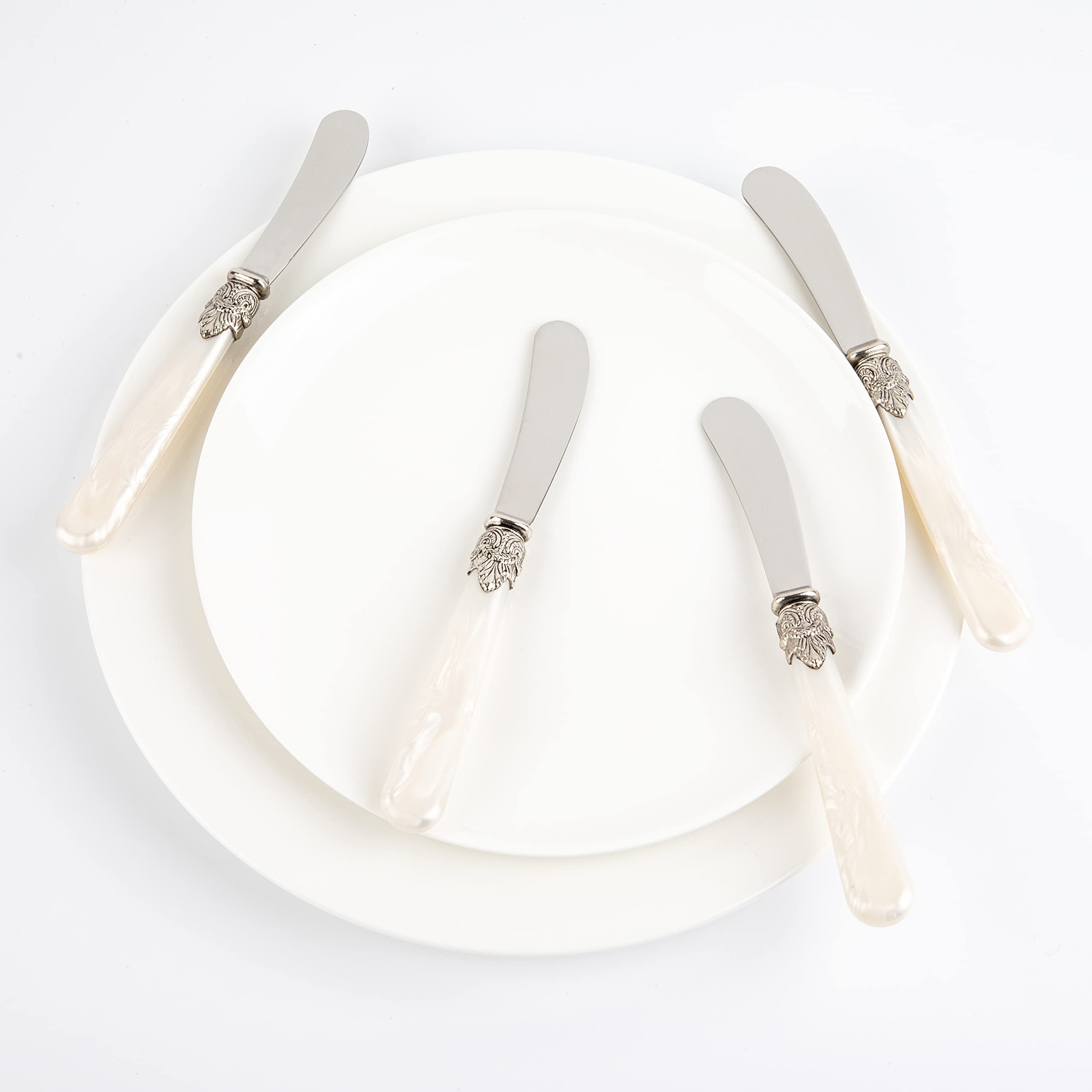 CATHYLIN Reverie dining set ready for gift-giving occasions.