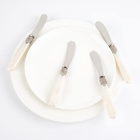CATHYLIN Reverie dining set ready for gift-giving occasions.