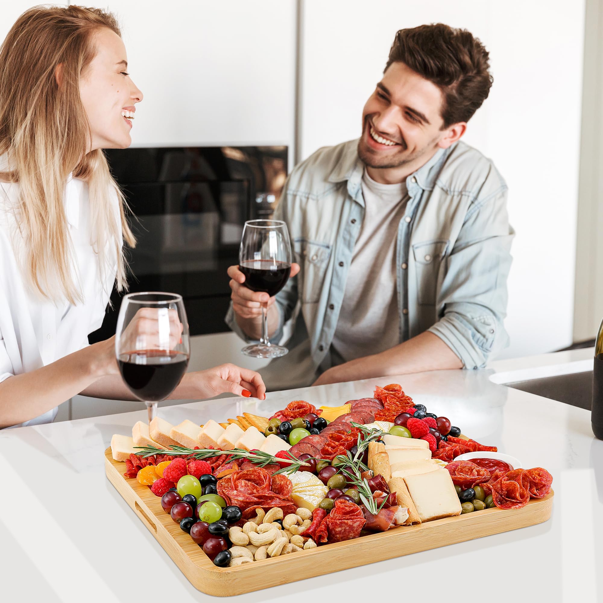 CAWIU board offers 6–8 compartments for organized snacks