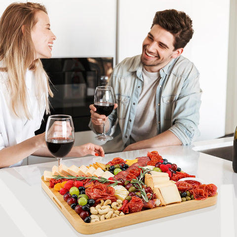CAWIU board offers 6–8 compartments for organized snacks