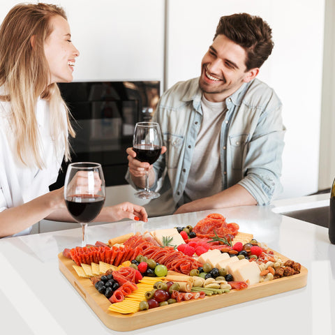 CAWIU white charcuterie board, gift-ready for weddings and housewarmings.
