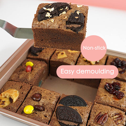 Cayanmydery brownie pan grips provide safe handling.