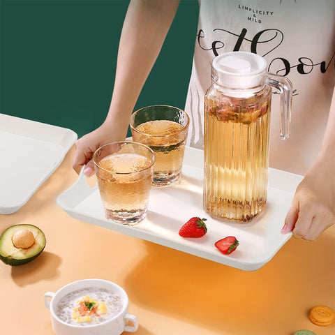 Lightweight plastic trays are easy to wash and lift.