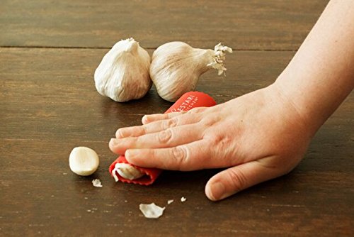 Cestari silicone garlic peeler roller is dishwasher safe for easy cleanup