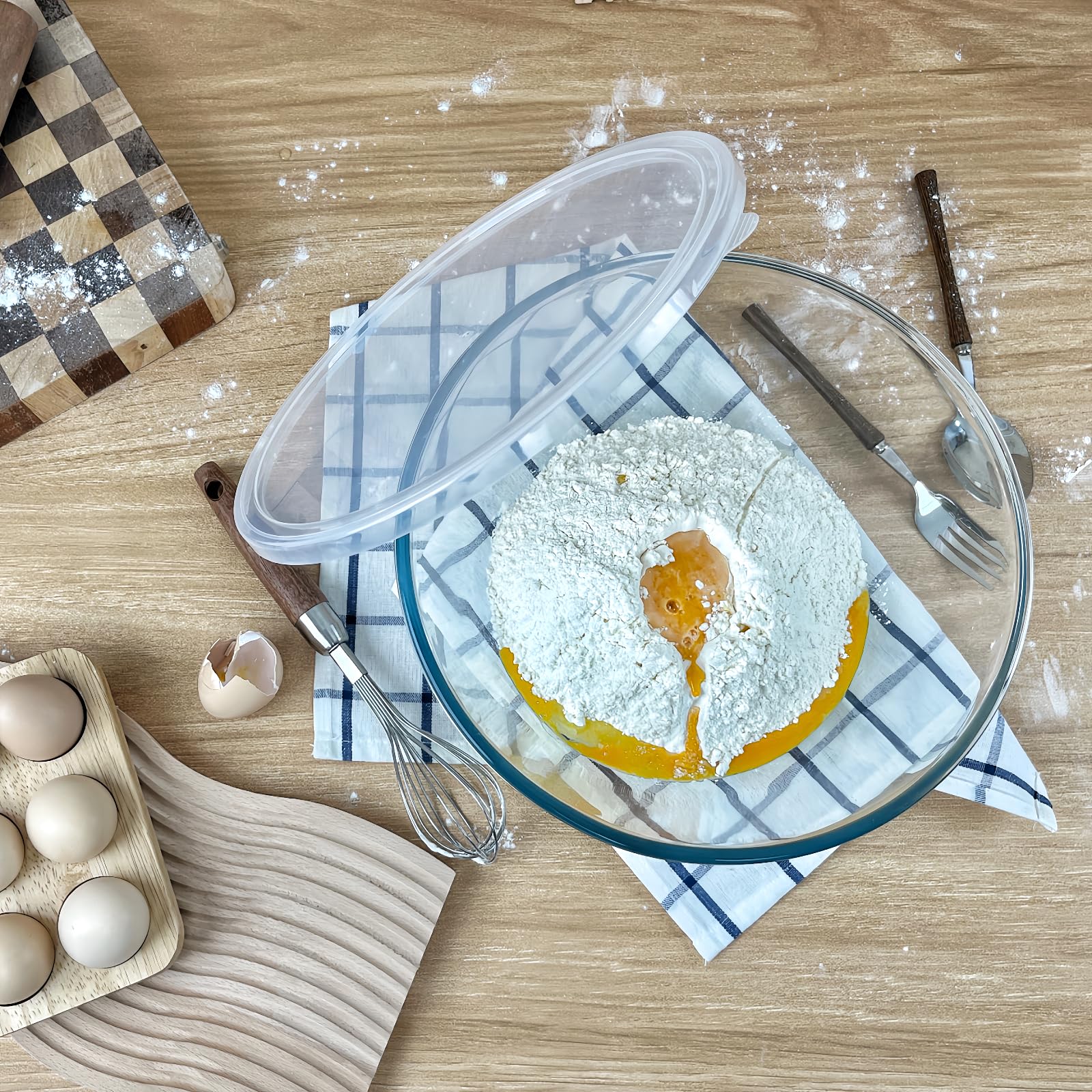 CGNWEEPS glass bowl with white lid, airtight seal preserves freshness.
