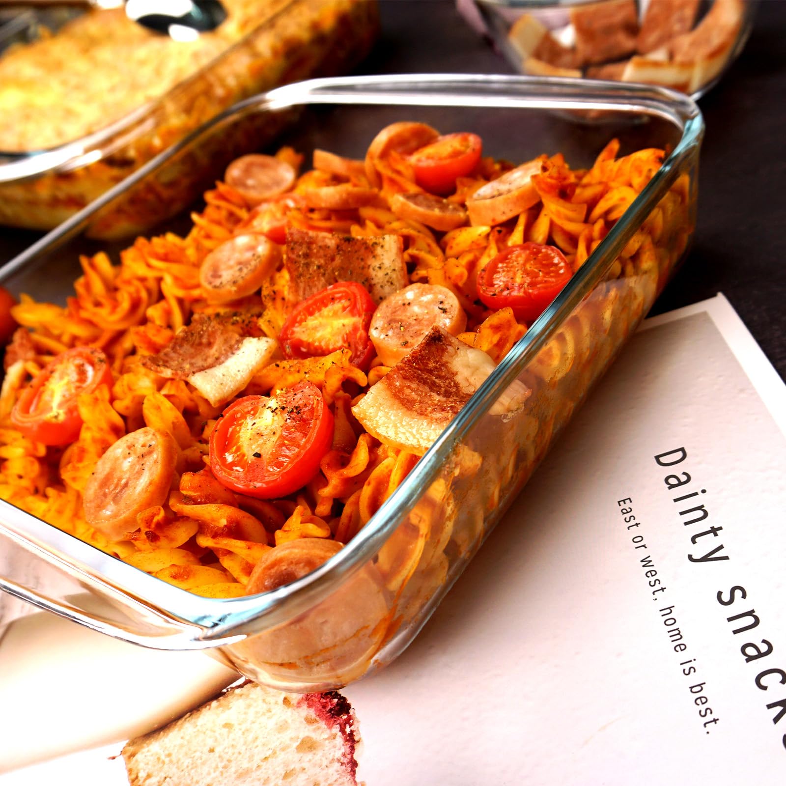 CGNWEEPS tempered glass lasagna pan, durable and oven-safe.