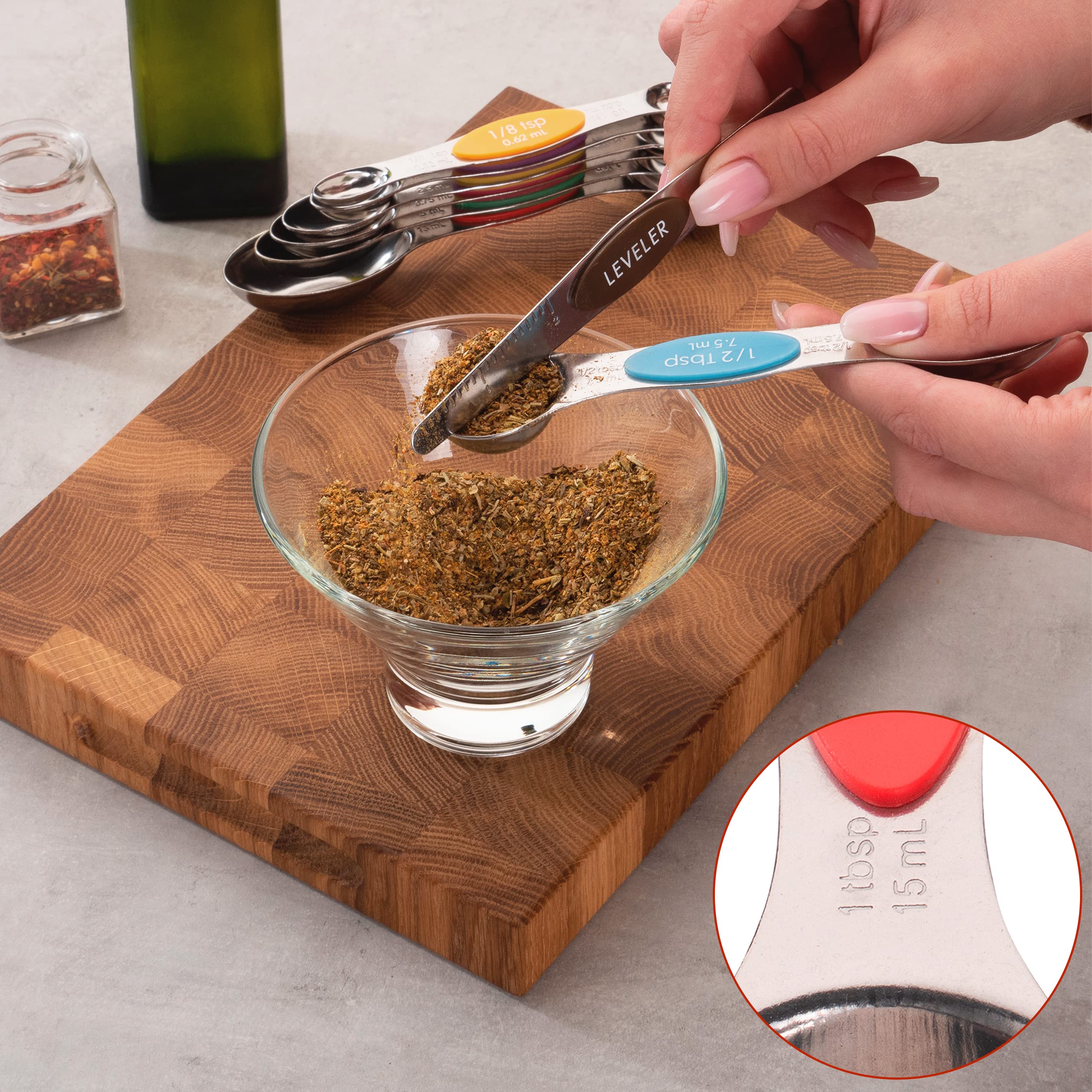 CH1EF stainless steel measuring spoons are dishwasher safe and durable.