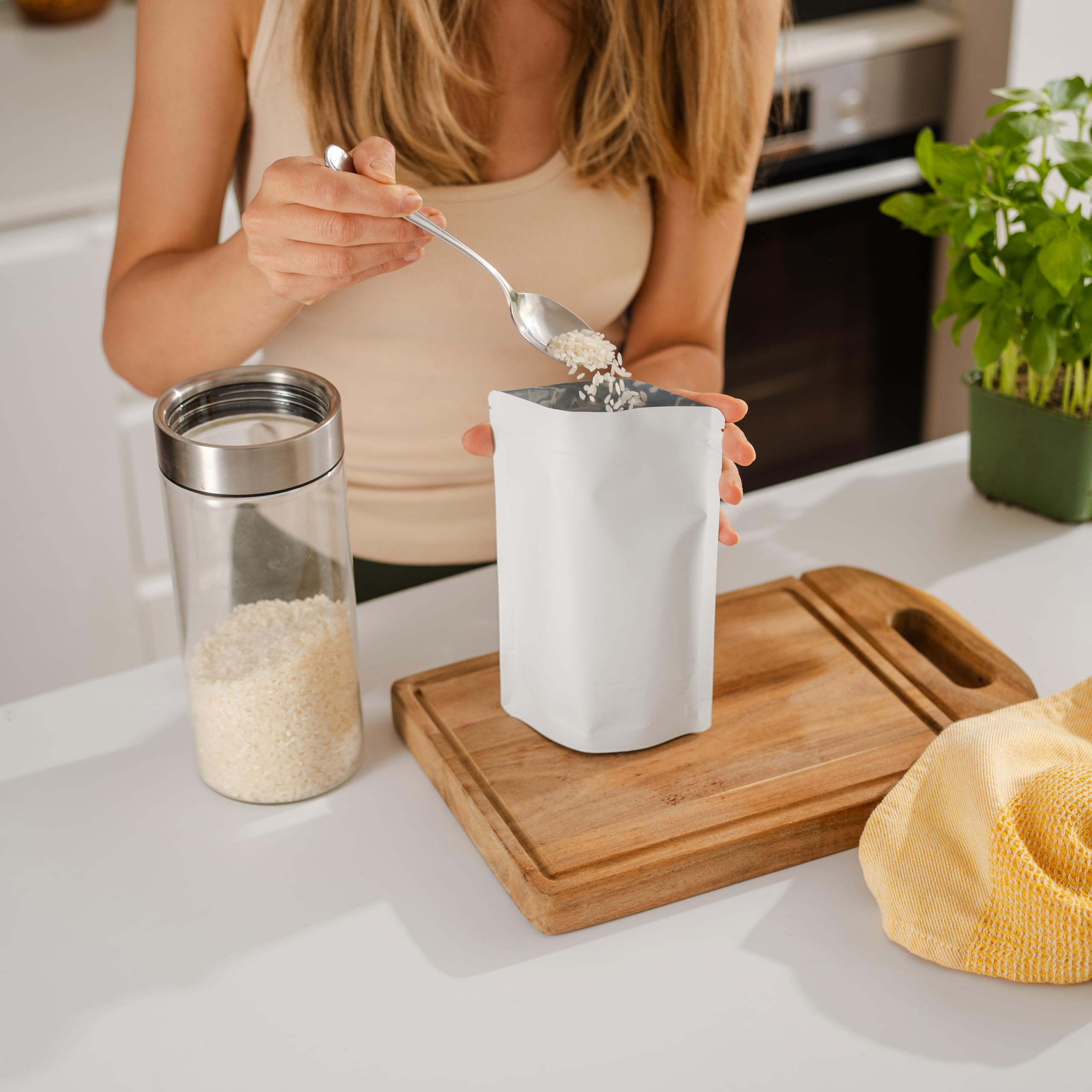 Chamigon bottom gusset enables upright storage and higher capacity