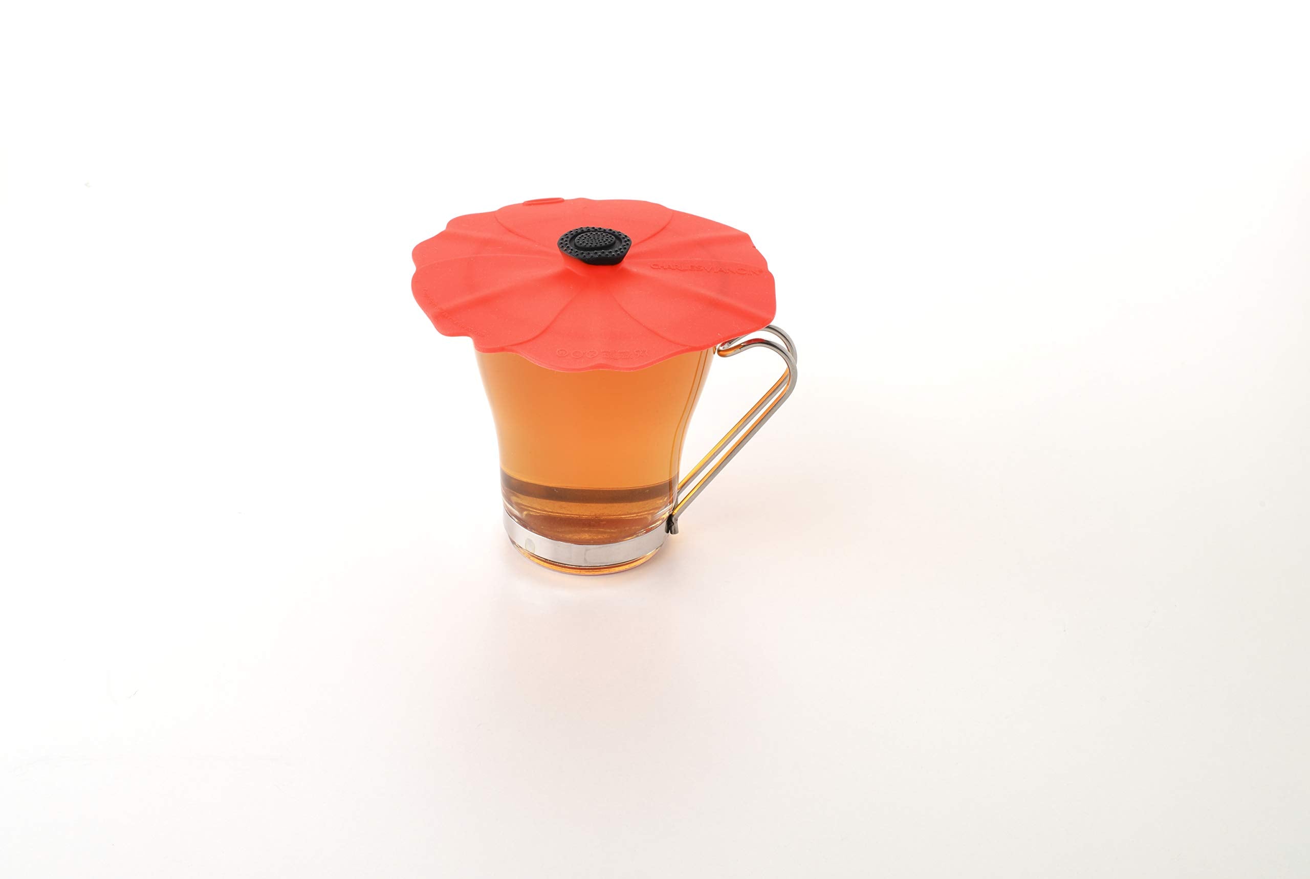 Charles Viancin Poppy lid demonstrates heat resistance for hot beverages.