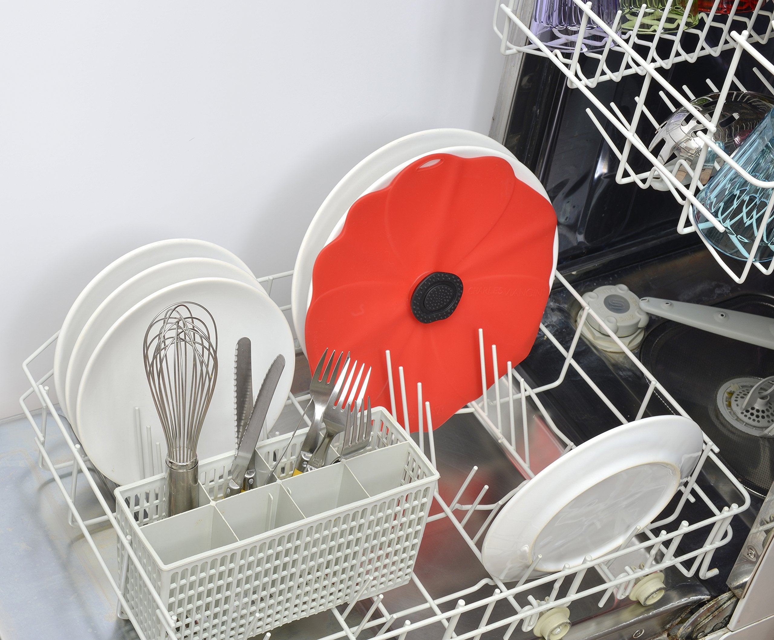 Charles Viancin Poppy lid on a pot during cooking reduces splatter.