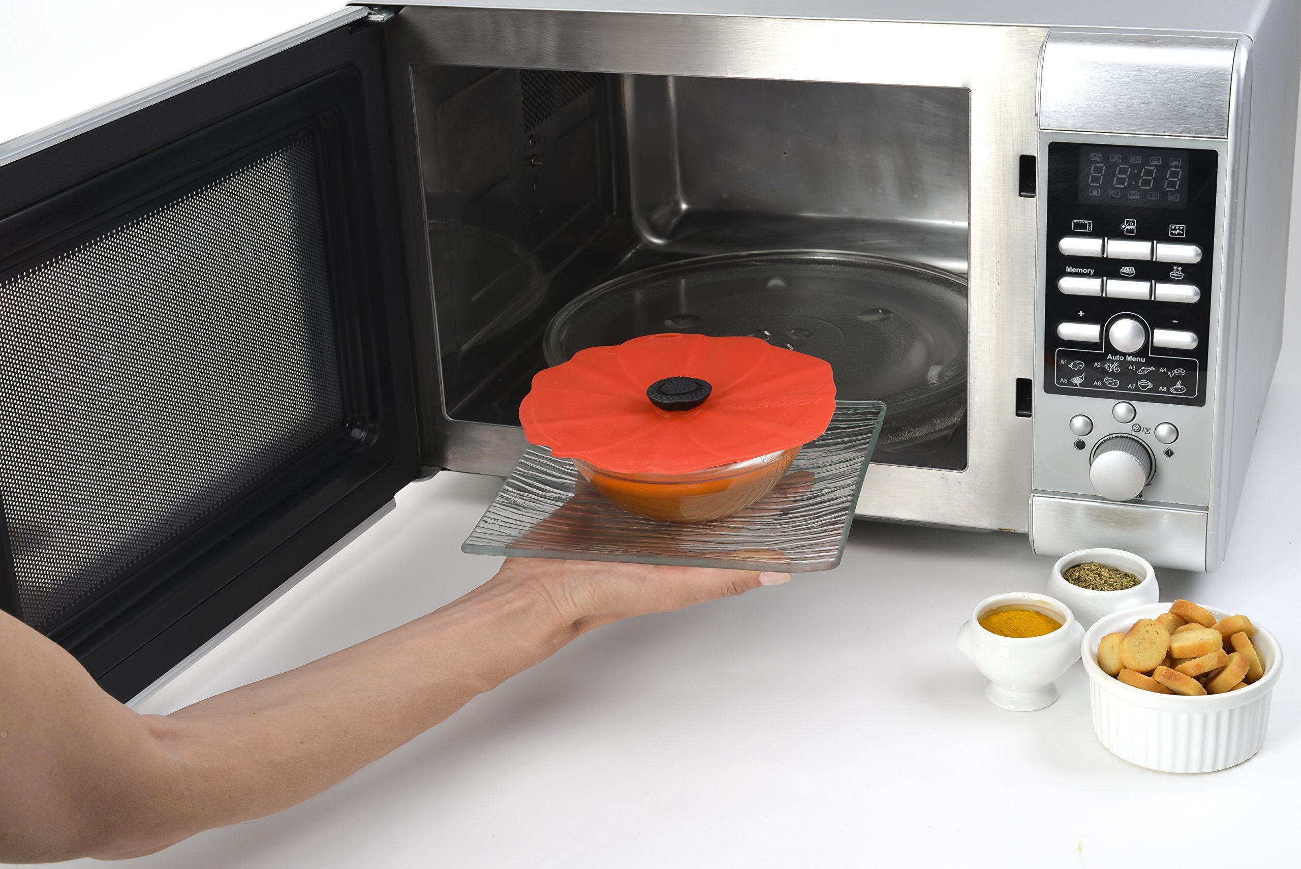 Charles Viancin Poppy lid keeps odors contained during storage.