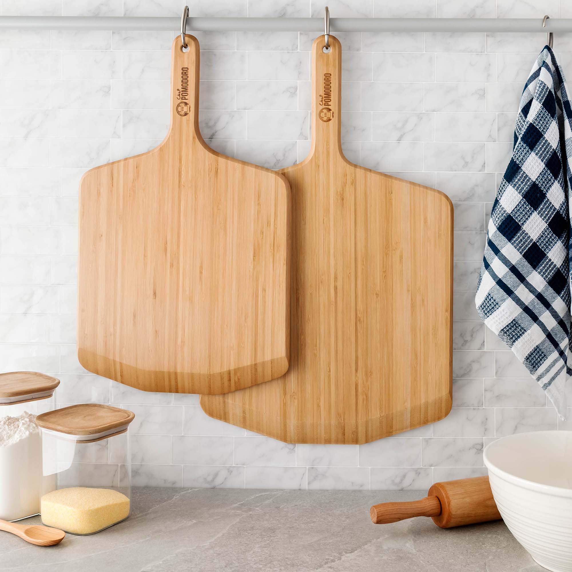 Chef Pomodoro easy-clean pizza peel wipes clean after use