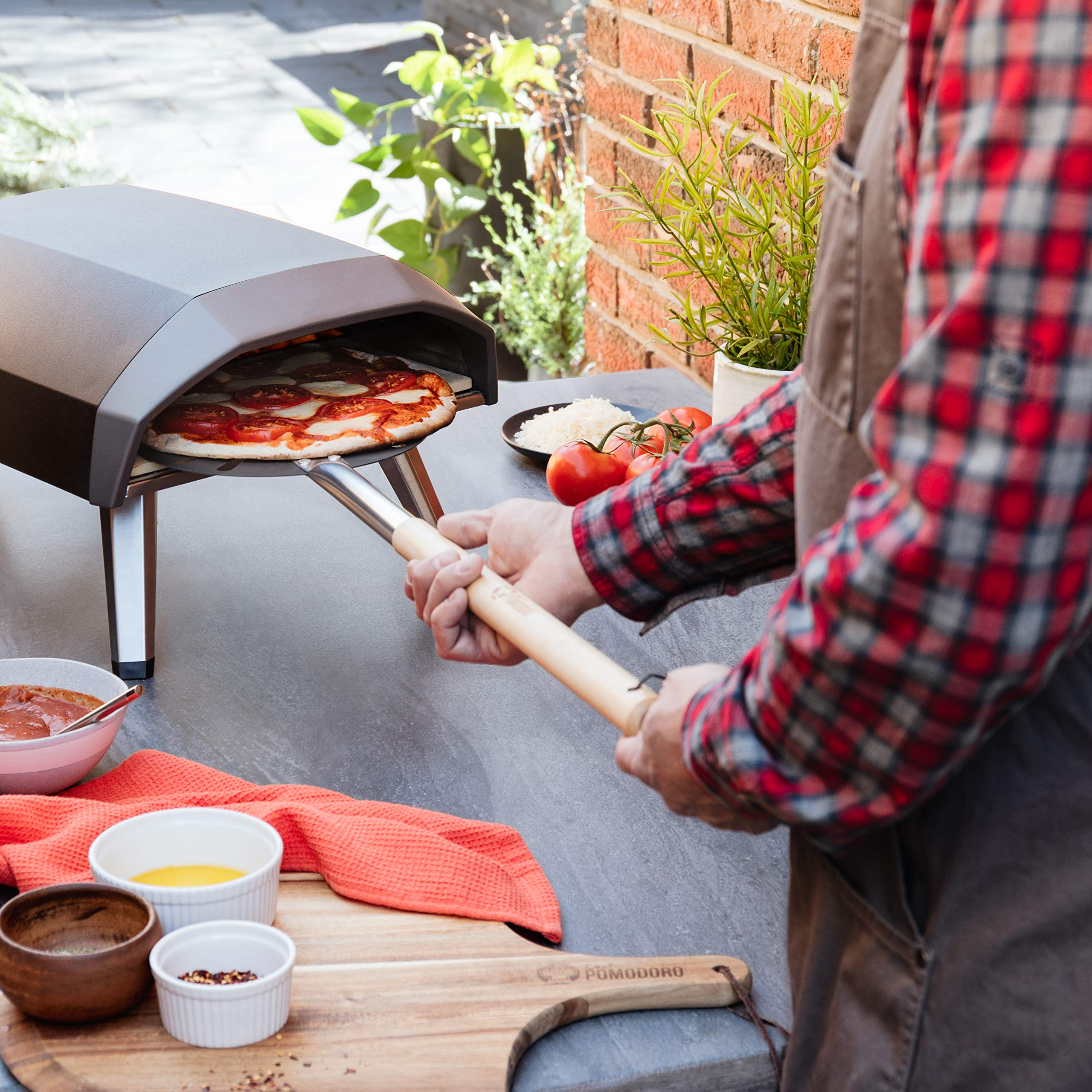 Chef Pomodoro 9-inch peel ideal for transferring pizzas and pastries.