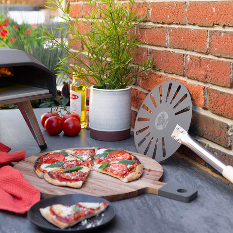 Chef Pomodoro aluminum turning peel head withstands high oven temperatures.
