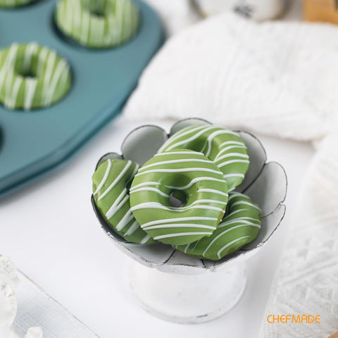 CHEFMADE Donut Pan carbon steel build for fast preheat and even browning in green