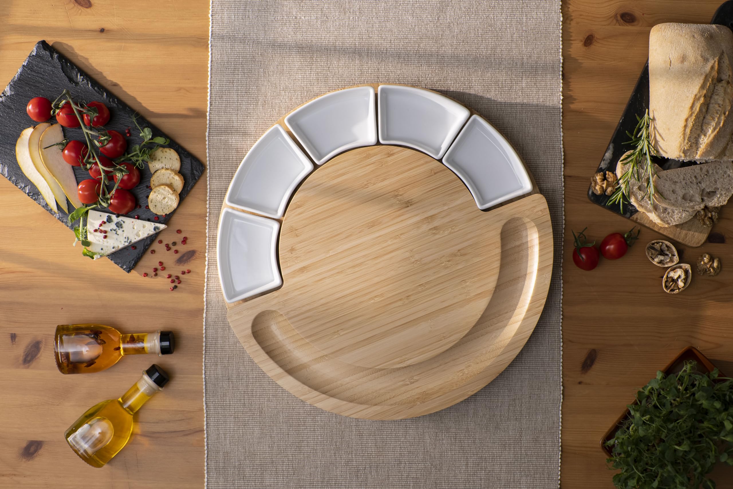 Easy-to-clean stainless steel knives simplify cleanup after entertaining.
