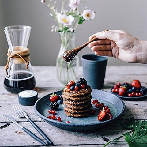 Chemex coffee mug offers a refined, gift-ready presentation.