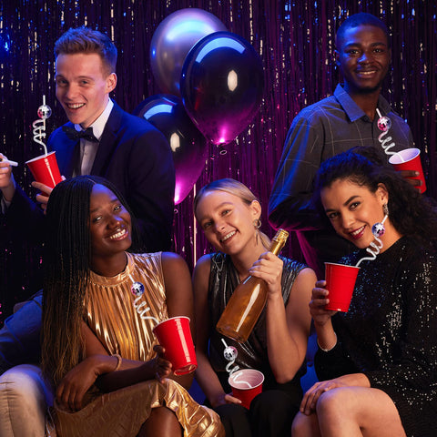 CHENGU sparkling straw set helps create a glamorous party table.