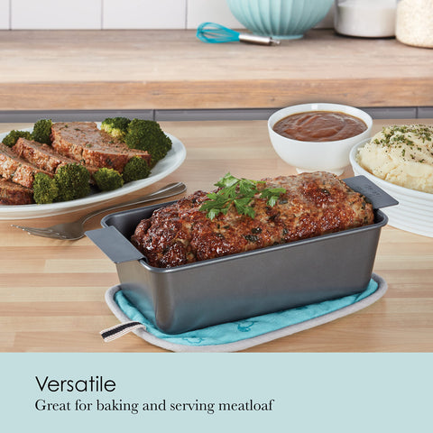 Chicago Metallic 2-piece pan shows lift-and-serve practicality