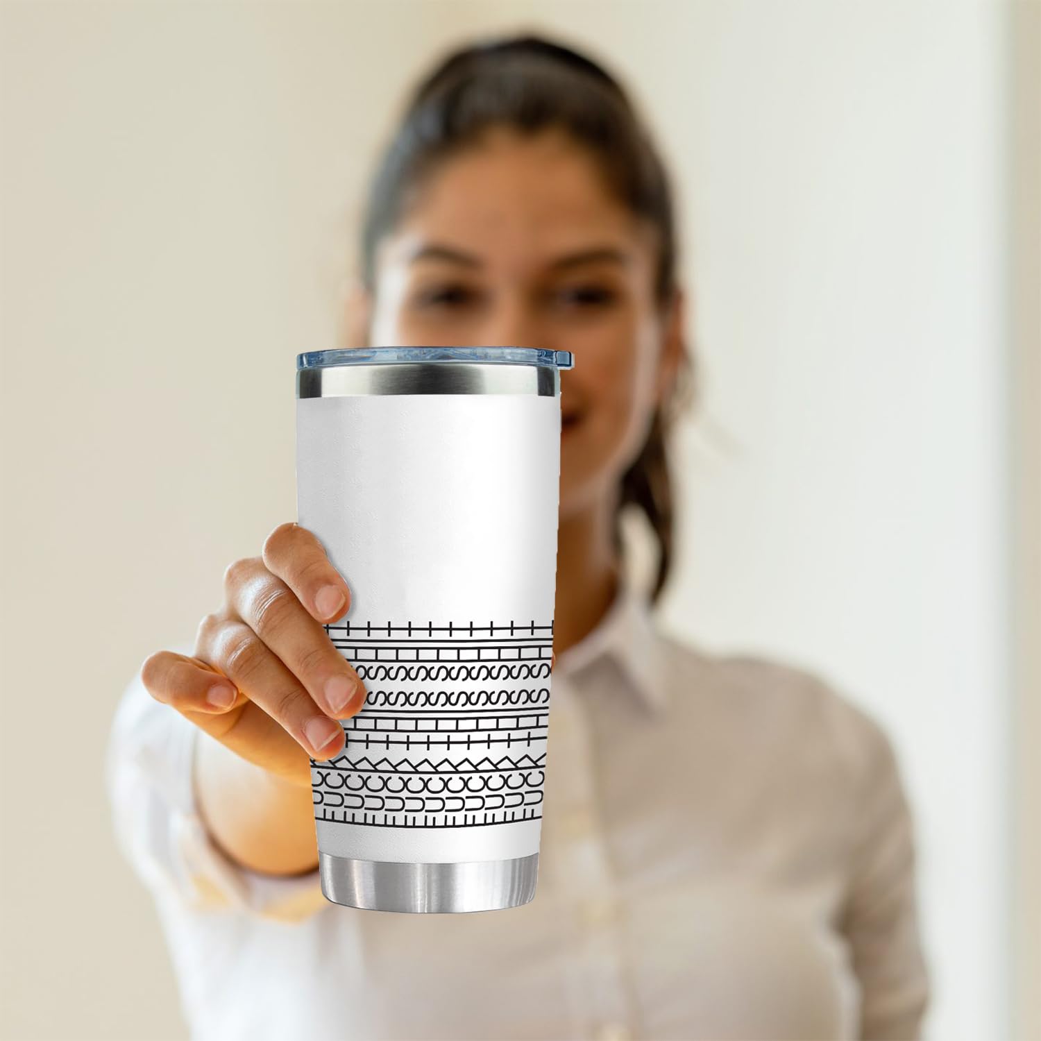 CHICKOR Premium stainless-steel 20oz tumbler keeps drinks at the right temperature.