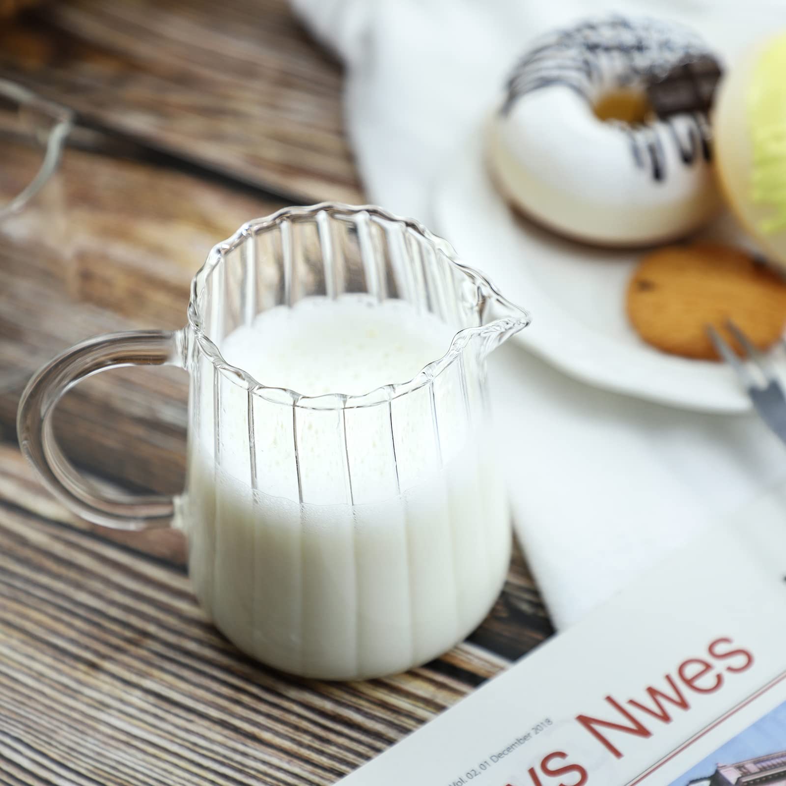 CHOOLD Elegant Wave Crystal Creamer 8.5 oz capacity for milk or sauces.