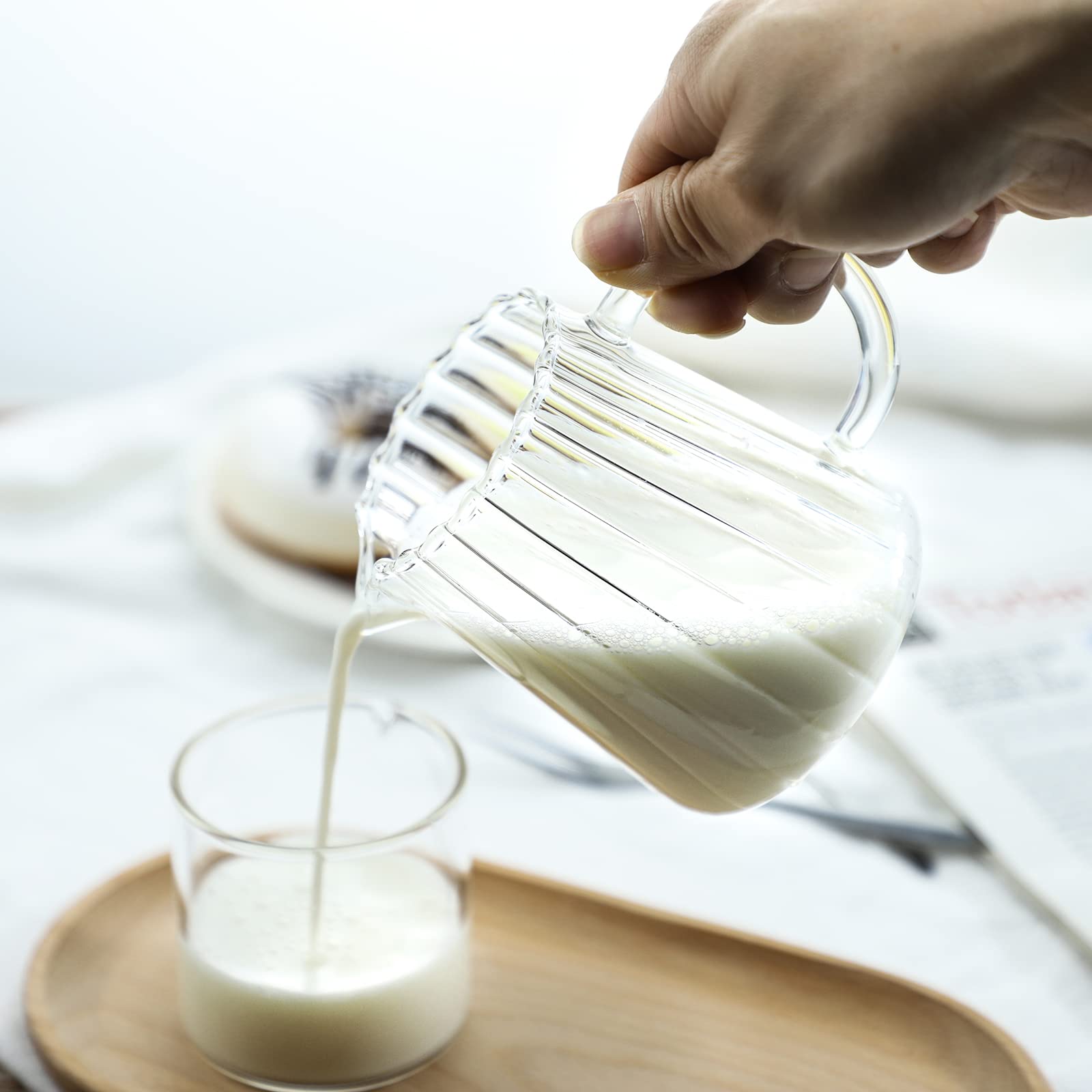 CHOOLD Elegant Wave Crystal Creamer features a chic wave design for stylish serving.
